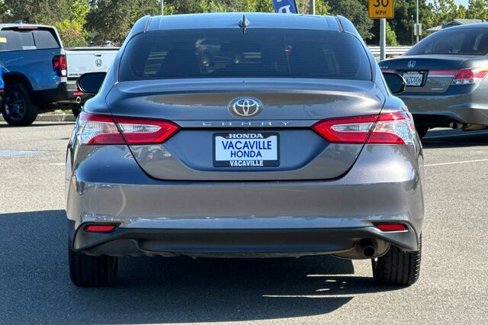 Used 2020 Toyota Camry LE image 5