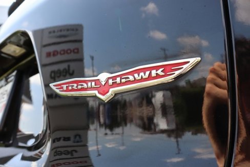 Used 2020 Jeep Cherokee Trailhawk w/ Cold Weather Group image 36