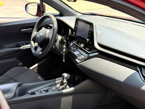 Used 2019 Toyota C-HR LE image 23