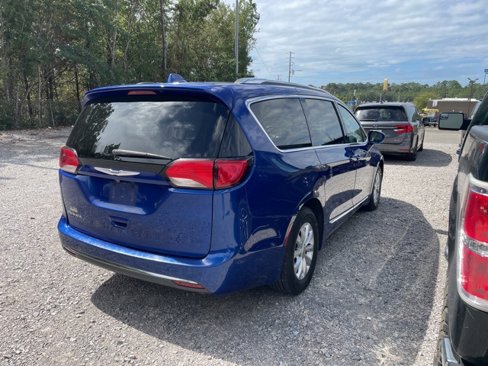 Used 2019 Chrysler Pacifica Touring-L image 7