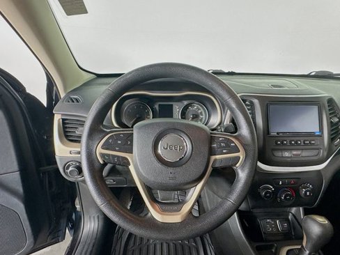 Used 2015 Jeep Cherokee Sport image 15
