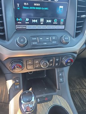 Used 2019 GMC Acadia Denali image 10