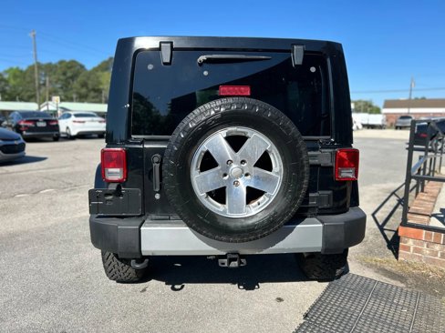 Used 2011 Jeep Wrangler Unlimited Sahara w/ Connectivity Group image 8