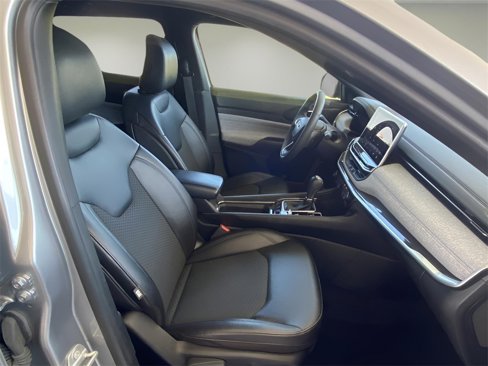 Certified 2024 Jeep Compass Latitude image 27
