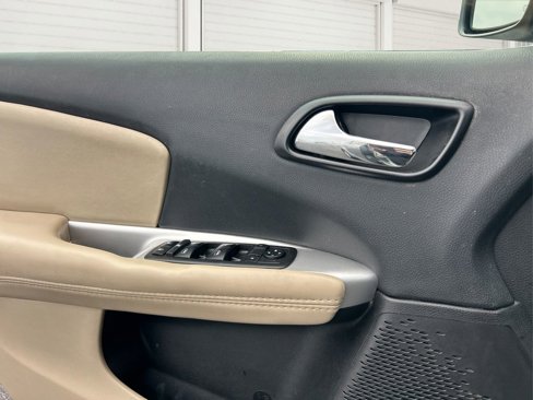 Used 2018 Dodge Journey SE image 17
