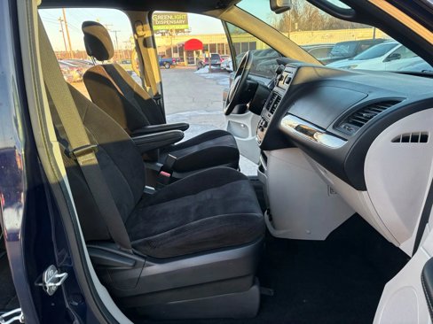 Used 2014 Dodge Grand Caravan SE image 21