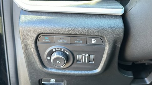 Used 2023 Jeep Grand Cherokee 4WD 4xe image 13