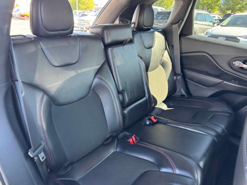 Used 2020 Jeep Cherokee Trailhawk w/ Comfort/Convenience Group image 31