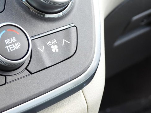 Used 2015 Toyota Sienna XLE image 55