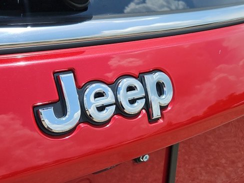 Used 2023 Jeep Compass Limited image 31