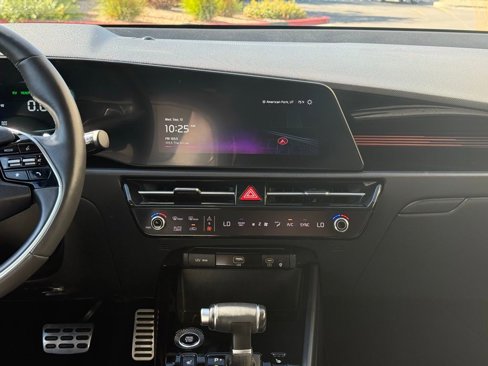 Used 2023 Kia Niro SX Touring image 14