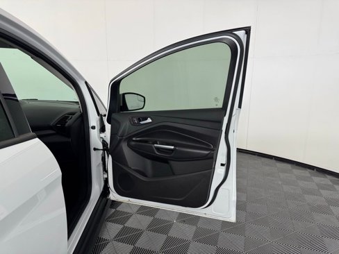 Used 2017 Ford C-MAX Energi SE w/ Equipment Group 401A image 34