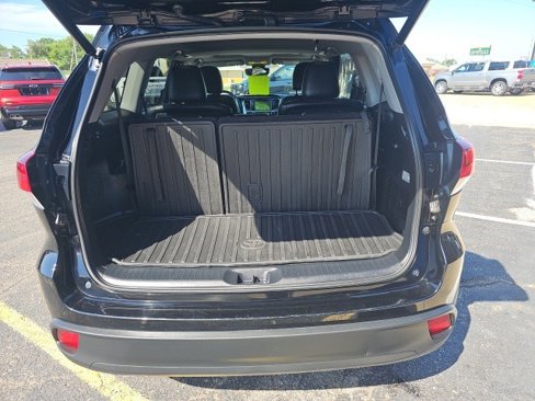Used 2019 Toyota Highlander XLE image 19