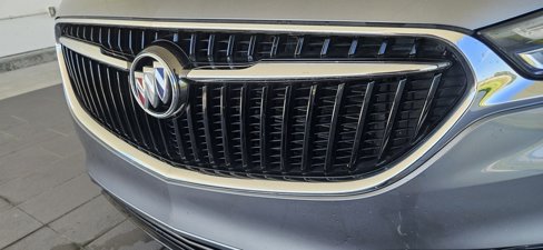 Used 2018 Buick Enclave Essence image 2