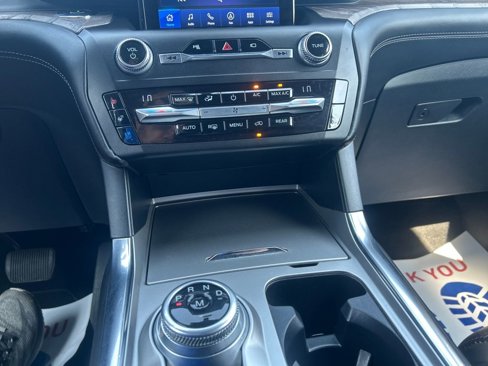 Used 2020 Ford Explorer Platinum w/ Premium Technology Package image 17