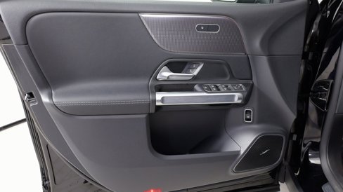 Used 2022 Mercedes-Benz EQB 300 4MATIC image 25