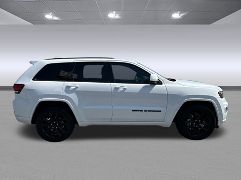 Used 2021 Jeep Grand Cherokee Laredo X image 2