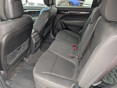 Used 2015 Kia Sorento LX image 11