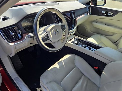 Used 2022 Volvo S60 B5 Momentum image 10