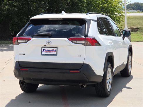 Used 2019 Toyota RAV4 LE image 8