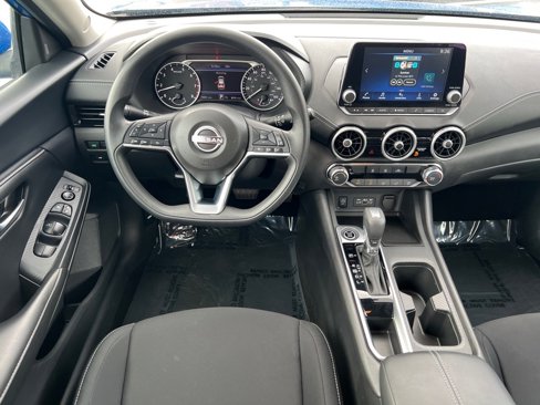 Used 2024 Nissan Sentra SV image 3