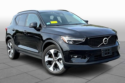 Used 2023 Volvo XC40 B5 Plus w/ Driver Assist Package image 2