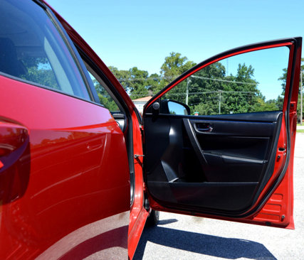 Used 2018 Toyota Corolla SE w/ SE Premium Package image 19