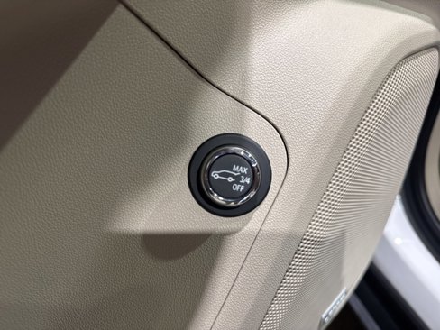 Used 2019 GMC Acadia Denali image 22