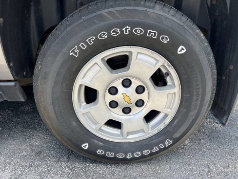 Used 2009 Chevrolet Suburban LT image 16