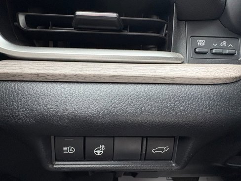 Used 2024 Toyota Grand Highlander Limited image 32
