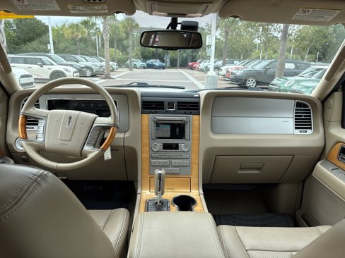 Used 2009 Lincoln Navigator 4WD image 30