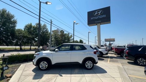 Certified 2024 Hyundai Venue SE image 3