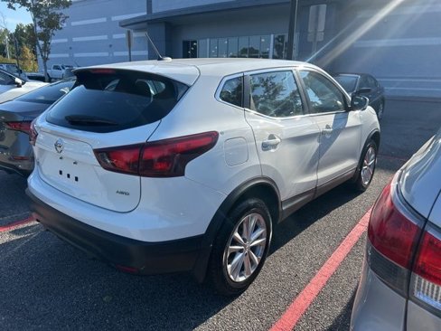 Used 2018 Nissan Rogue Sport S w/ S Appearance Package image 11