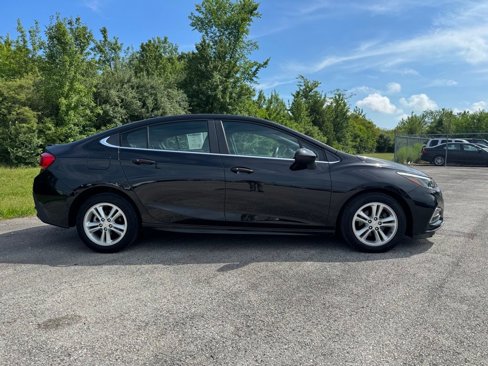 Used 2018 Chevrolet Cruze LT w/ Convenience Package image 2