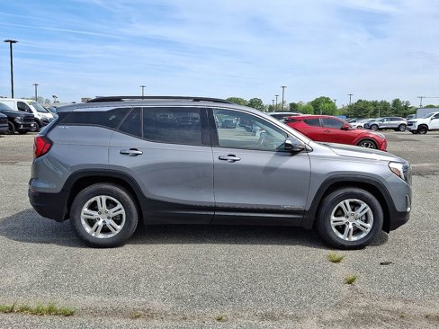 Used 2020 GMC Terrain SLE w/ Driver Convenience Package image 13