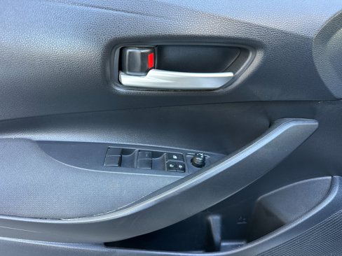 Used 2020 Toyota Corolla LE image 11
