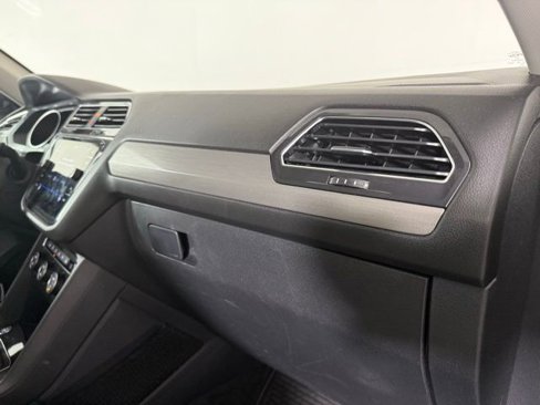 Used 2019 Volkswagen Tiguan SE w/ Panoramic Sunroof Package image 36