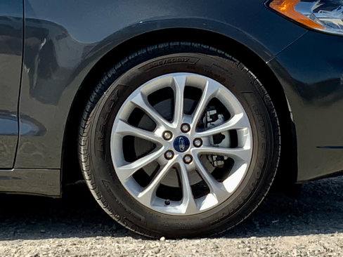 Used 2019 Ford Fusion SE image 18