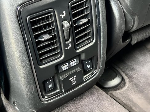 Used 2017 Jeep Grand Cherokee Limited image 19