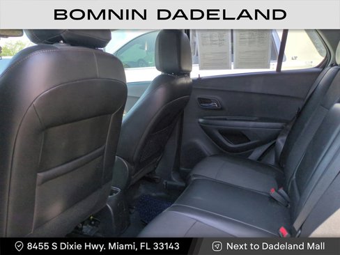 Used 2021 Chevrolet Trax LT w/ LT Convenience Package image 11
