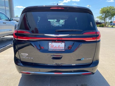 Used 2021 Chrysler Pacifica Touring-L image 3