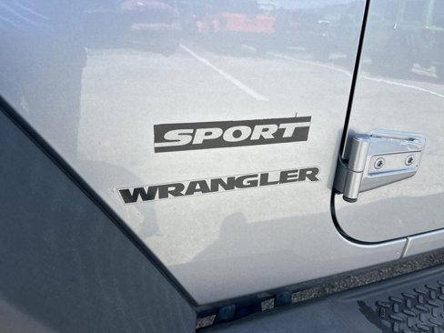 Used 2014 Jeep Wrangler Sport w/ Connectivity Group image 18