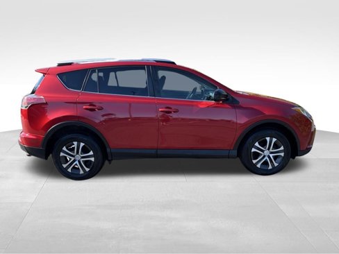 Used 2017 Toyota RAV4 LE image 6