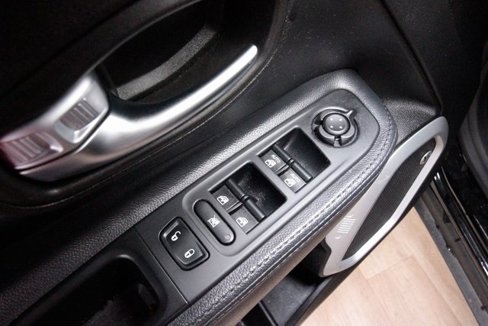 Used 2018 Jeep Renegade Latitude w/ Cold Weather Group image 17