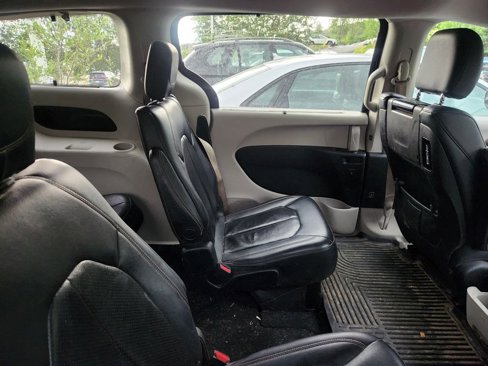 Used 2018 Chrysler Pacifica Touring-L Plus image 24