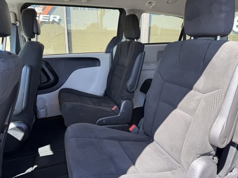 Used 2016 Dodge Grand Caravan SXT image 19