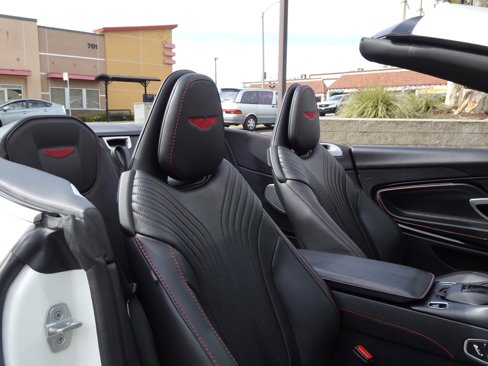 Used 2020 Aston Martin DB11 Volante image 22