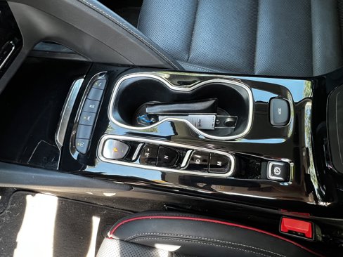 Used 2022 Buick Envision Essence w/ Technology Package I image 28
