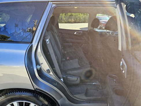 Used 2019 Nissan Pathfinder S image 9