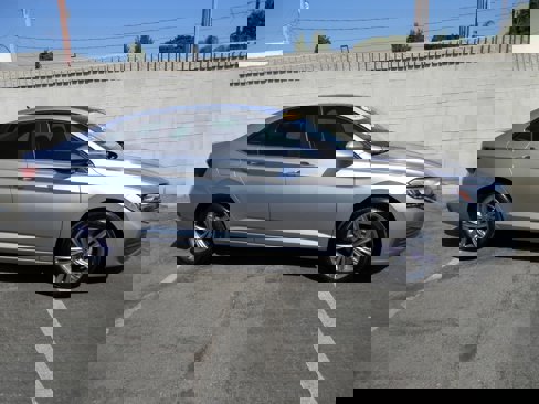 Used 2023 Volkswagen Jetta SE image 3